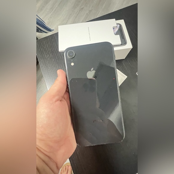 iPhone 11 128GB Black - Picture 3 of 4